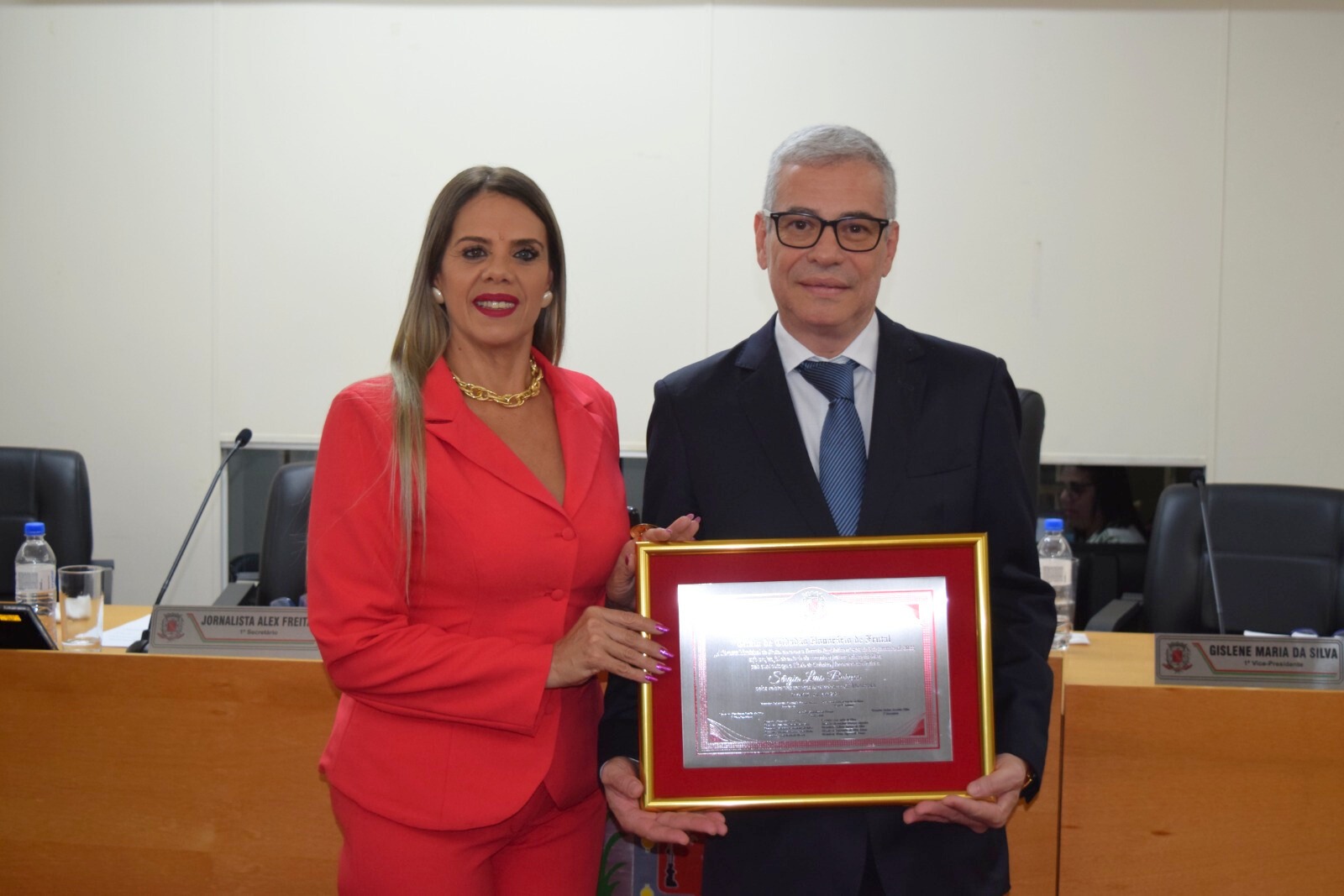 Câmara entrega título de Cidadania Honorária para o defensor público Sérgio Luiz Borges