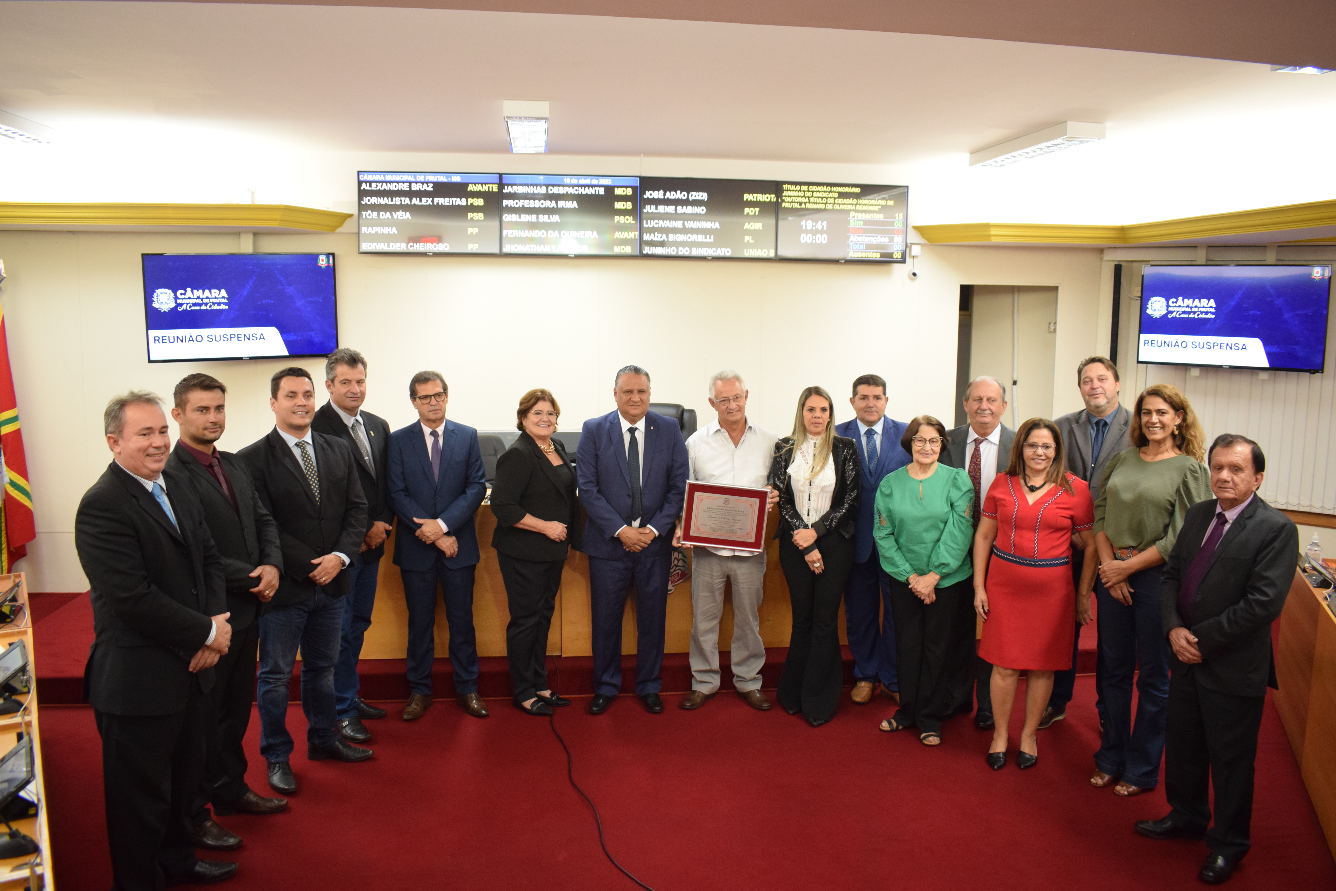 Câmara Municipal entrega título de cidadão honorário para o engenheiro civil Renato Rezende