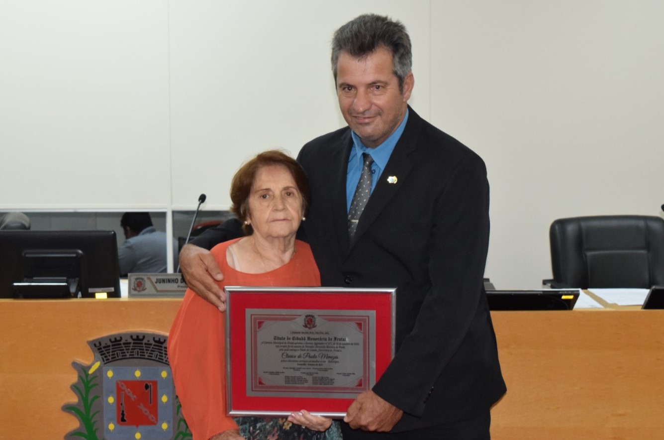 Dona Clarice, coordenadora da "sopa fraterna' recebe título de Cidadã Honorária de Frutal