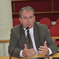 Em requerimento, Edivalder questiona realização do projeto “Câmara na Escola” pelo Legislativo