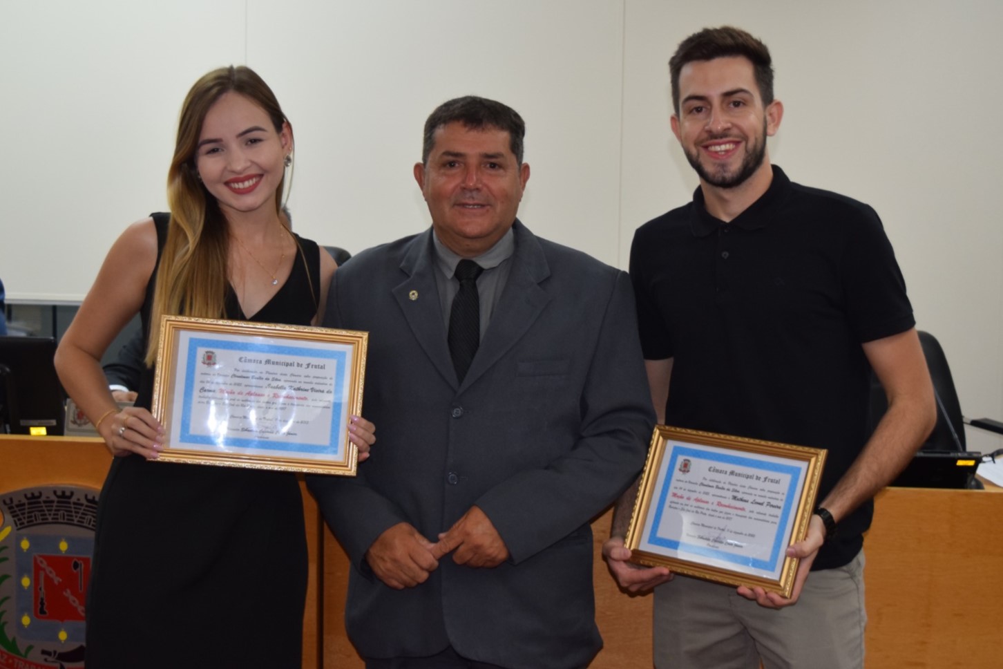 Estudantes universitários  recebem "Moção de Aplauso" da Câmara Municipal de Frutal