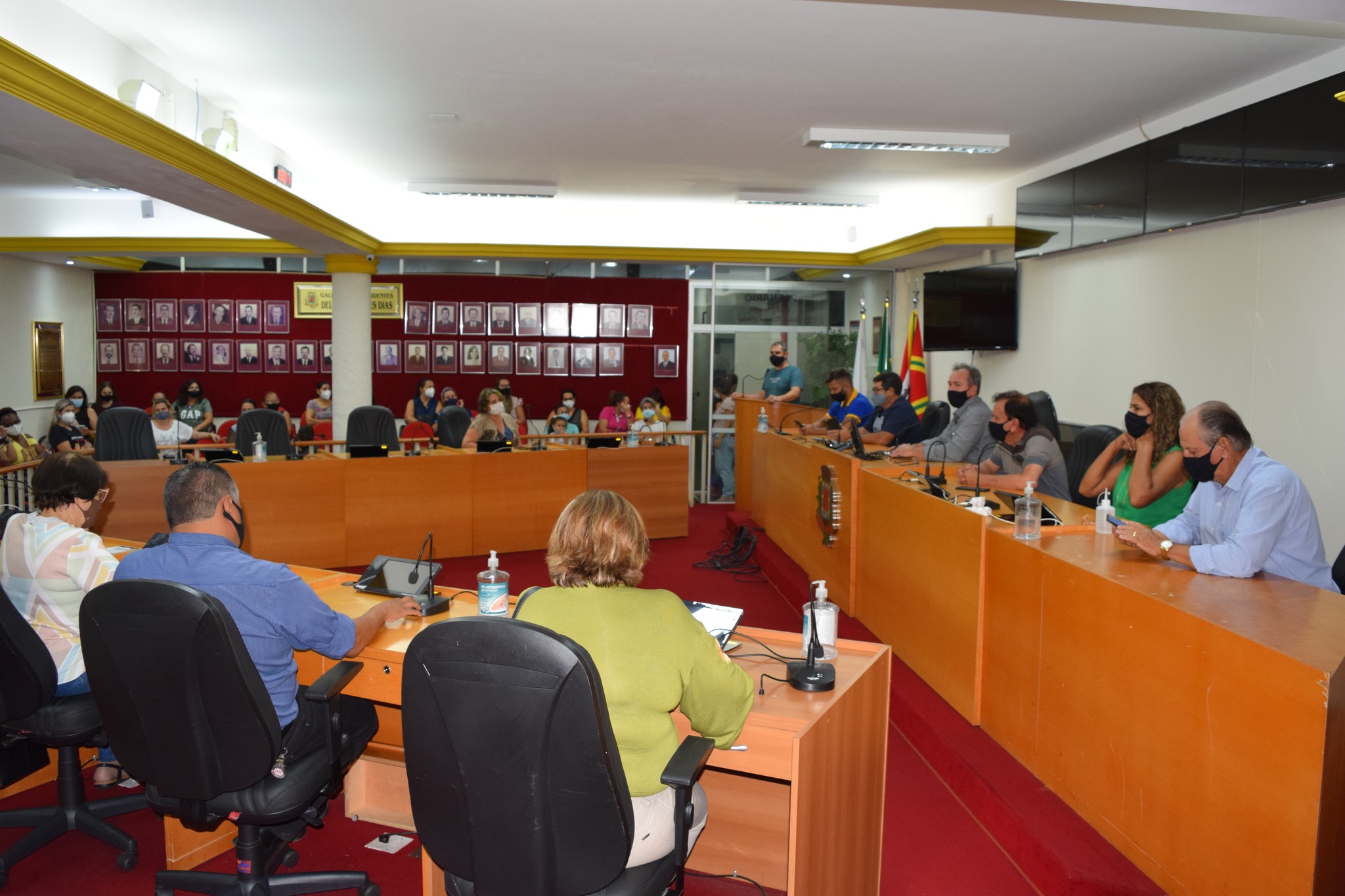 Câmara Municipal cria comissão para discutir pagamento do piso nacional dos professores