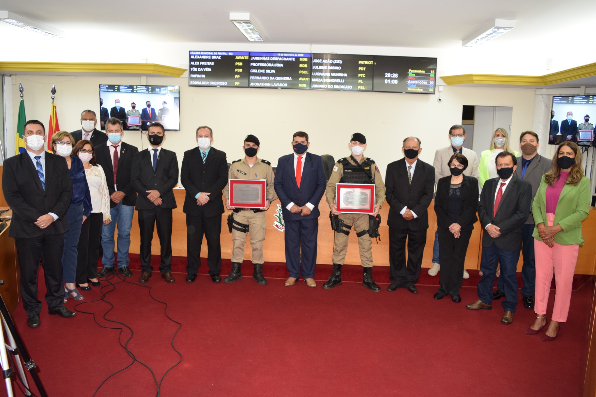 HOMENAGENS - Títulos de Cidadania Honorária são entregues para oficiais da Polícia Militar de Frutal