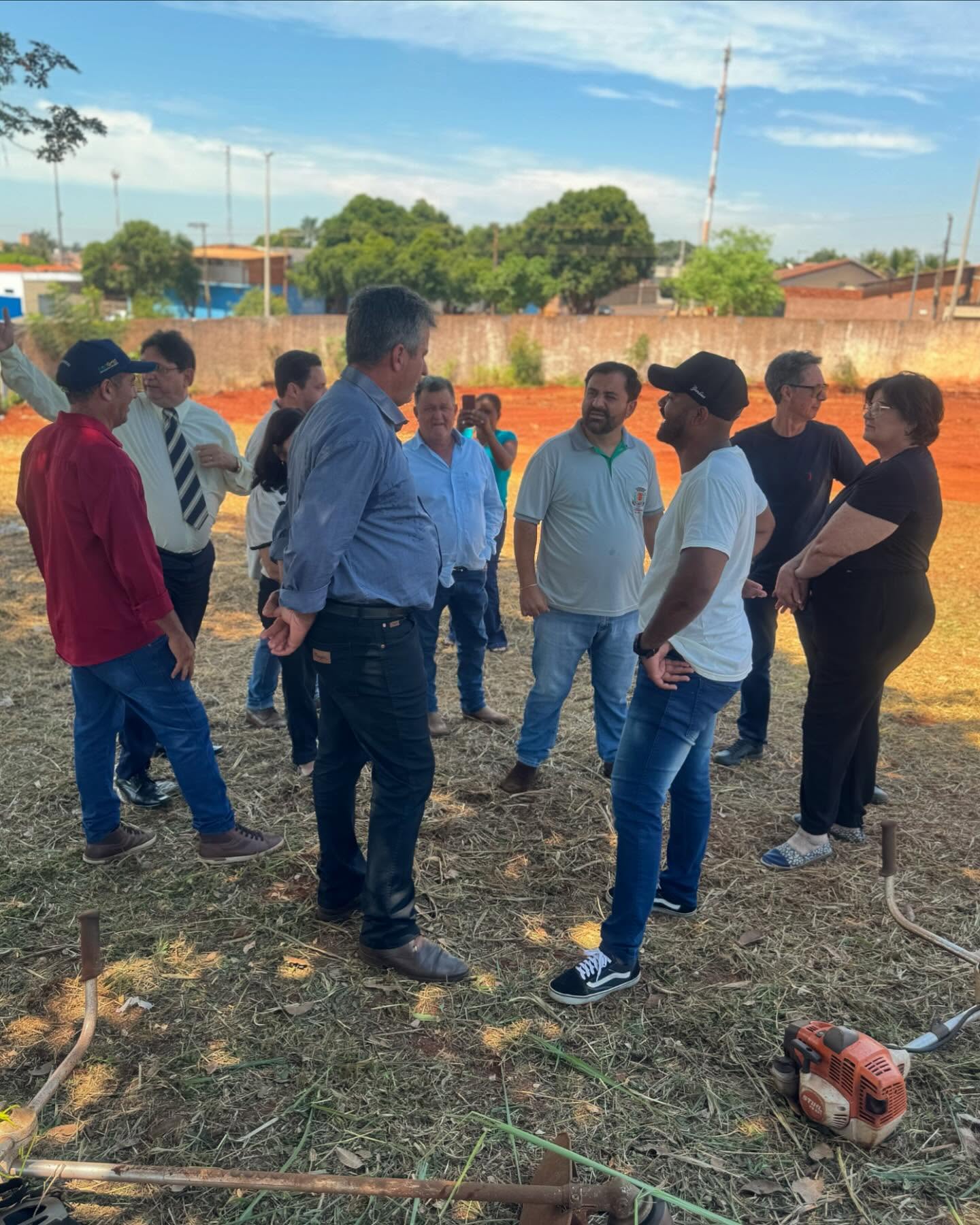 Prefeito e vereadores visitam o estádio Marretão para dar início a obras de revitalização