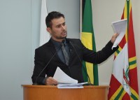 Jhonathan Lavador pede limpeza urgente do córrego do “Brejinho”