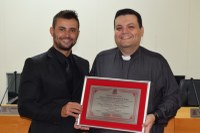 Padre Bruno recebe da Câmara de Vereadores o título de Cidadão Honorário de Frutal
