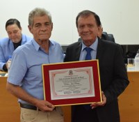 Policial rodoviário federal aposentado recebe título de cidadão honorário de Frutal