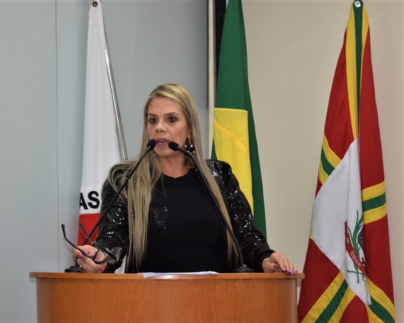 Requerimento da vereadora Juliene Sabino questiona legalidade de obra da agência do Sicoob na Avenida JK