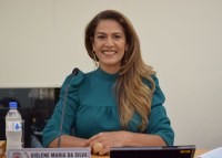 Vereadora Gislene Maria requer informações sobre realização de concurso da Prefeitura