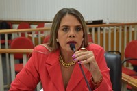 Vereadora Juliene cobra cadastramento de mais empresas para atender servidores que utilizam ticket da Prefeitura