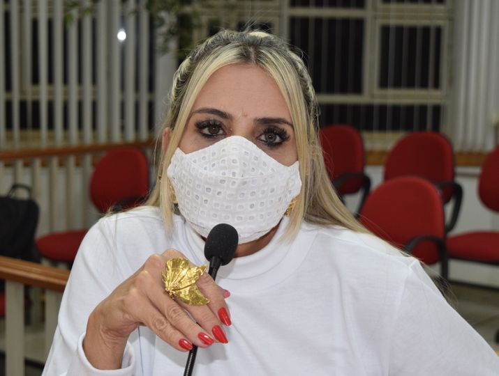 Vereadora Juliene Sabino quer programa para facilitar a vida da população