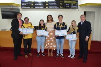 Vereadores prestam homenagens aos estudantes que venceram a Jornada Brasileira de Foguetes 